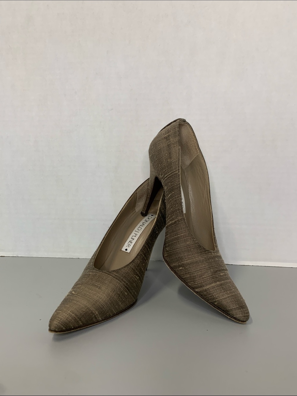 Donald J. Pliner VintageTextured Fabric Taupe Pointed-Toe Stiletto size 7